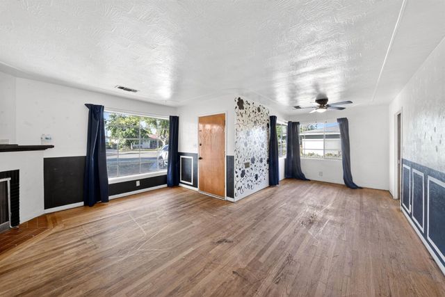 1025 W Fedora Avenue, Fresno, CA 93705