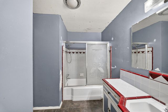 1025 W Fedora Avenue, Fresno, CA 93705