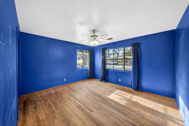 1025 W Fedora Avenue, Fresno, CA 93705