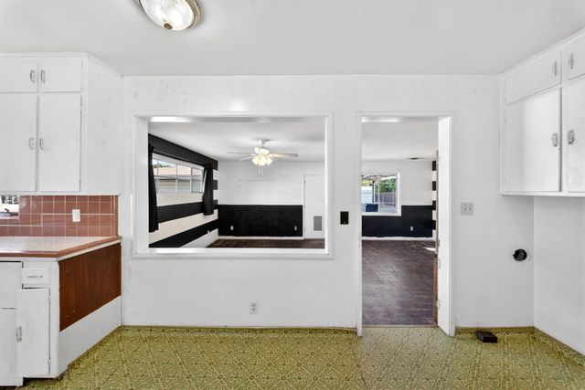 1025 W Fedora Avenue, Fresno, CA 93705
