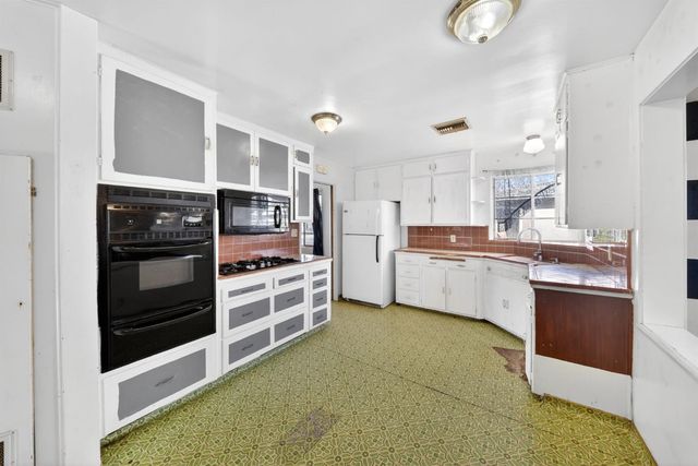 1025 W Fedora Avenue, Fresno, CA 93705