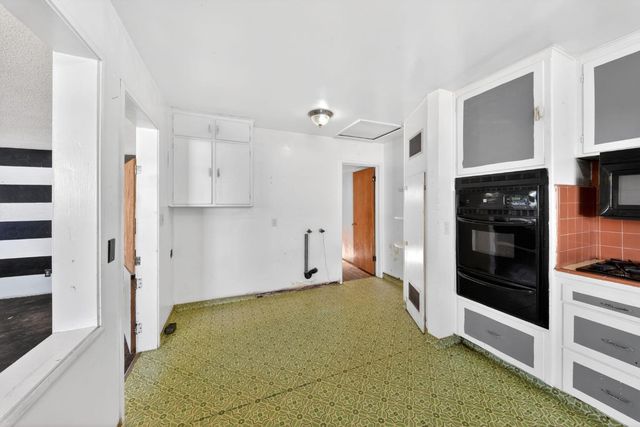 1025 W Fedora Avenue, Fresno, CA 93705