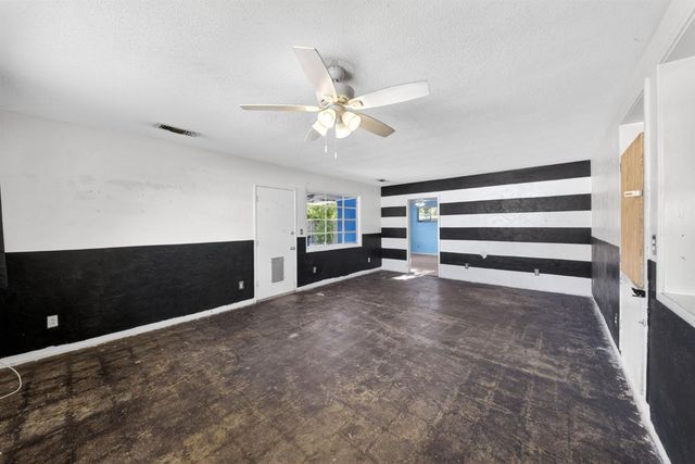 1025 W Fedora Avenue, Fresno, CA 93705