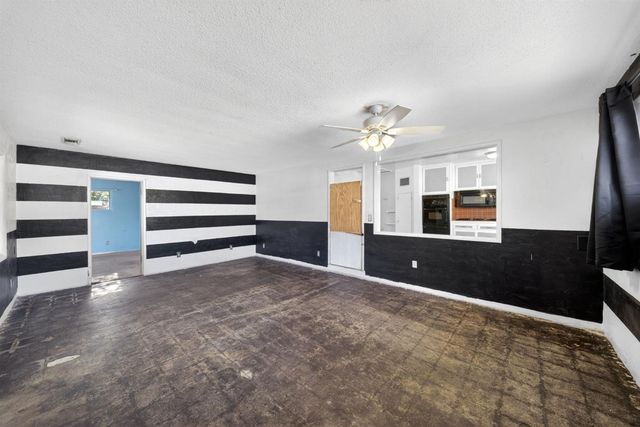 1025 W Fedora Avenue, Fresno, CA 93705