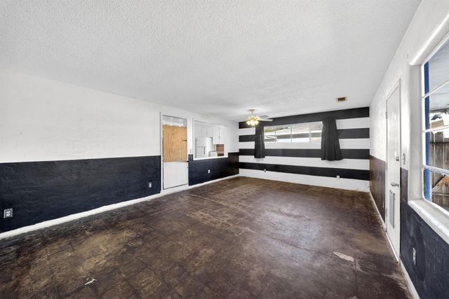 1025 W Fedora Avenue, Fresno, CA 93705