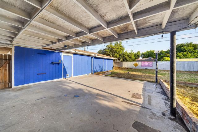 1025 W Fedora Avenue, Fresno, CA 93705