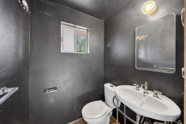 1025 W Fedora Avenue, Fresno, CA 93705