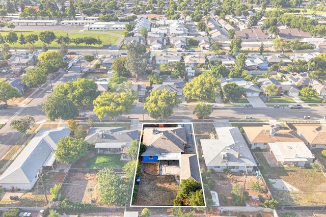 1025 W Fedora Avenue, Fresno, CA 93705