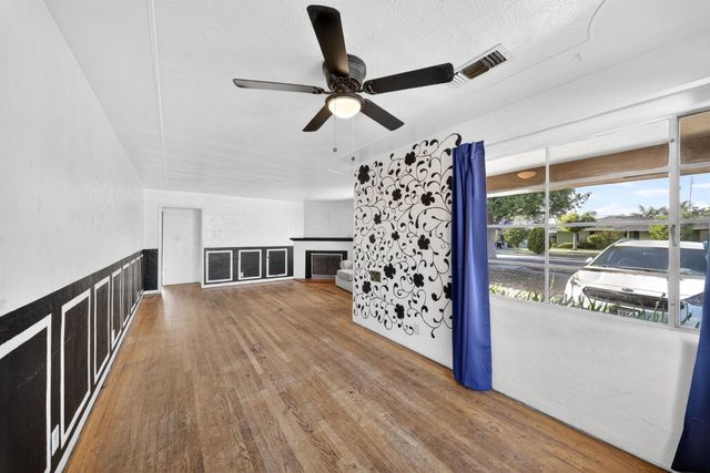 1025 W Fedora Avenue, Fresno, CA 93705