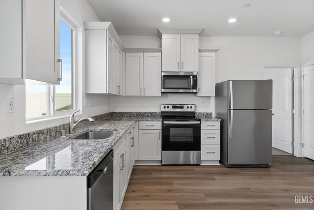 8000 Ita Palm Way, Bakersfield, CA 93313