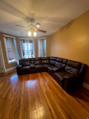 5215 W Van Buren Street, Chicago, IL 60644