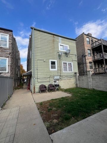 5215 W Van Buren Street, Chicago, IL 60644