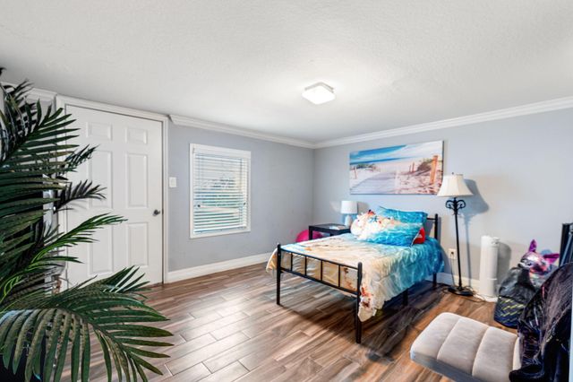 2217 Grover Avenue, Galveston, TX 77551