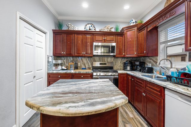 2217 Grover Avenue, Galveston, TX 77551