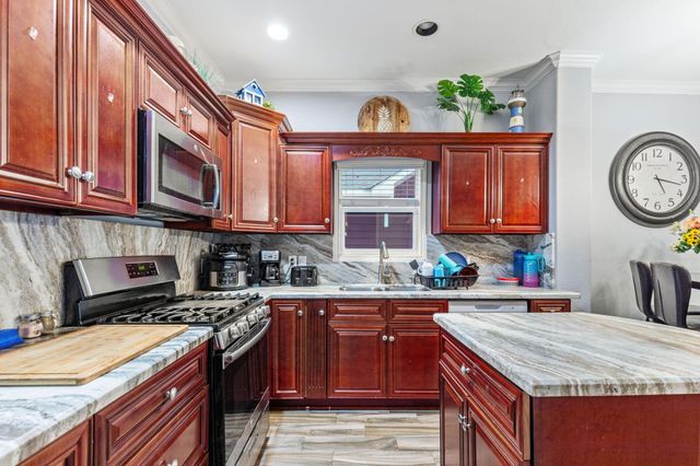 2217 Grover Avenue, Galveston, TX 77551