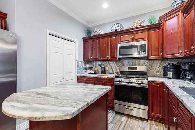 2217 Grover Avenue, Galveston, TX 77551