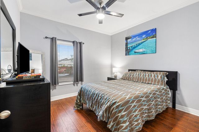 2217 Grover Avenue, Galveston, TX 77551