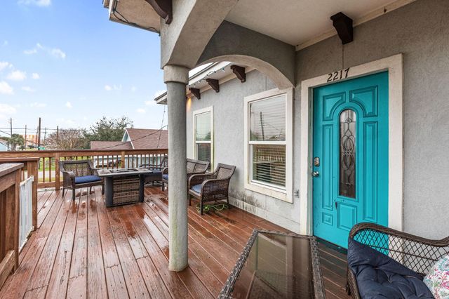 2217 Grover Avenue, Galveston, TX 77551