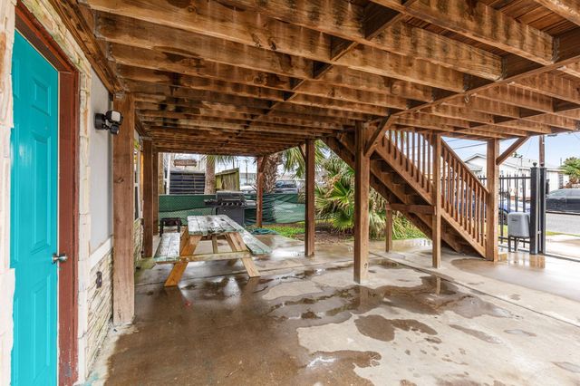 2217 Grover Avenue, Galveston, TX 77551