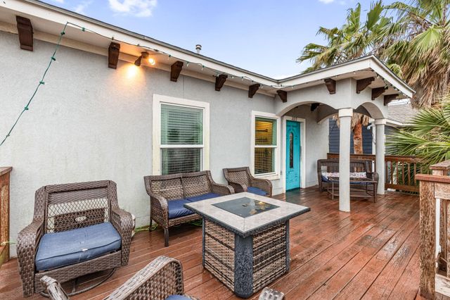 2217 Grover Avenue, Galveston, TX 77551