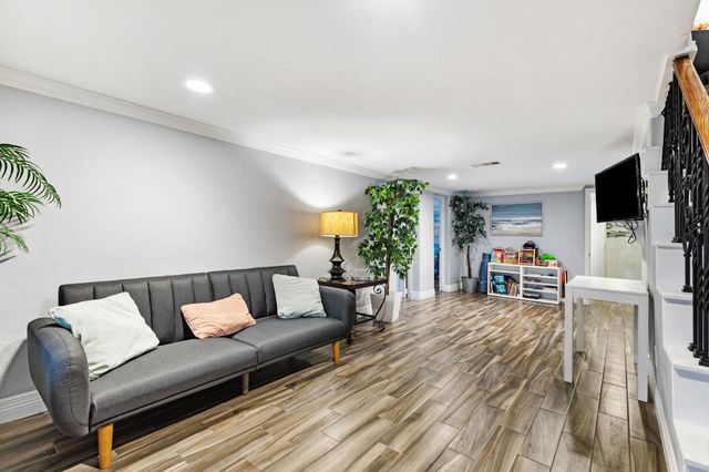 2217 Grover Avenue, Galveston, TX 77551