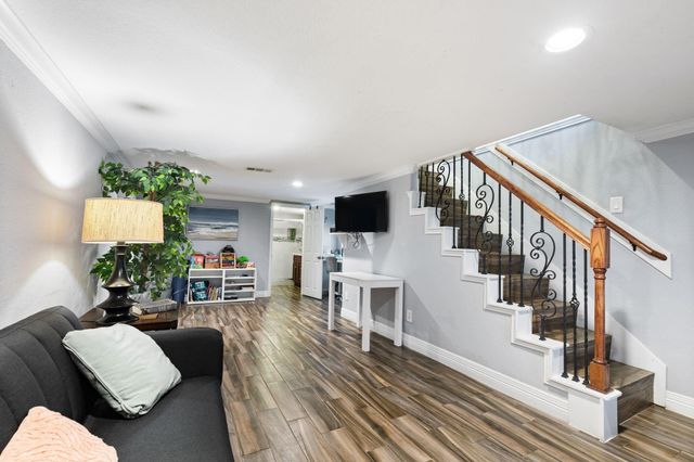 2217 Grover Avenue, Galveston, TX 77551