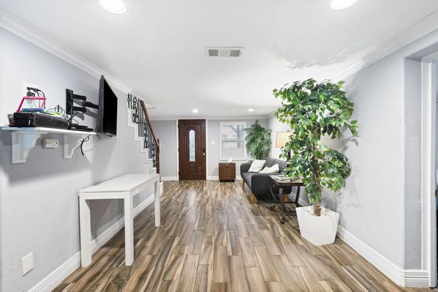 2217 Grover Avenue, Galveston, TX 77551