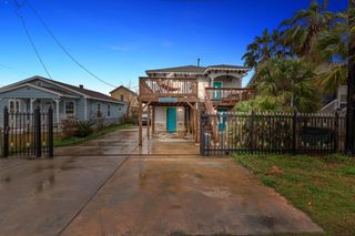 2217 Grover Avenue, Galveston, TX 77551