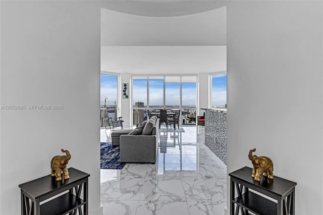 244 Biscayne Boulevard 4708, Miami, FL 33132
