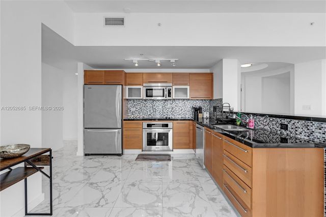 244 Biscayne Boulevard 4708, Miami, FL 33132