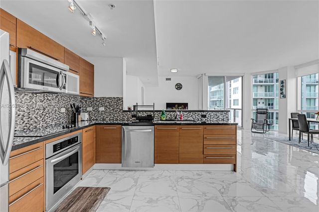 244 Biscayne Boulevard 4708, Miami, FL 33132