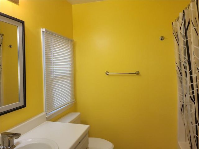 628 Redgate Ave Apt A, Norfolk, VA 23507