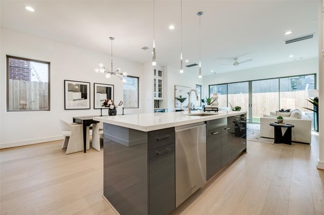 2630 Peckham Street, Houston, TX 77098