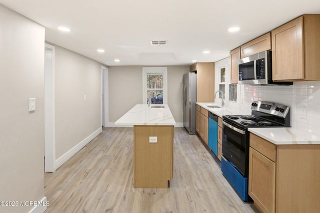 31 Rappleyea Road, Howell, NJ 07731