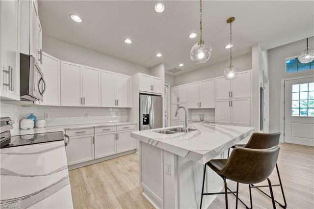 6421 Carnival RD, Naples, FL 34113