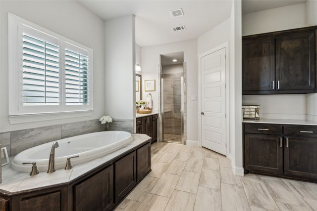 671 Cimarron Meadows Drive, Waxahachie, TX 75167
