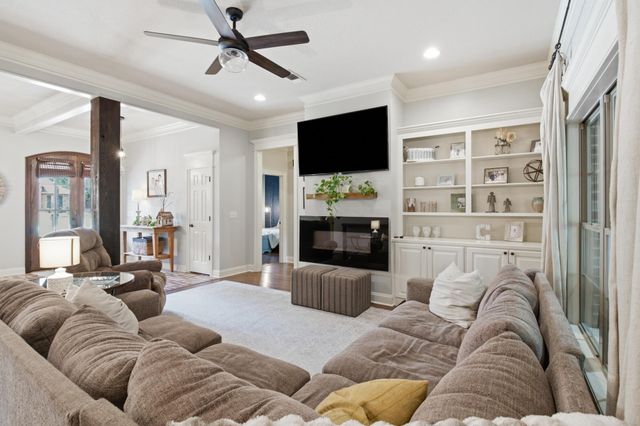 15 W Donnington, Hattiesburg, MS 39402