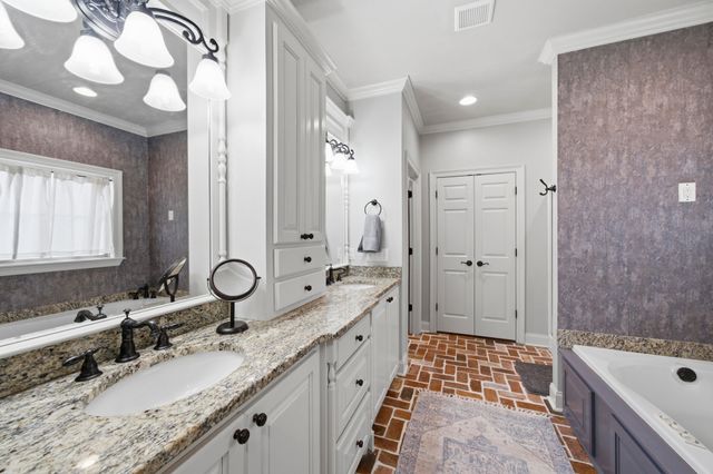 15 W Donnington, Hattiesburg, MS 39402