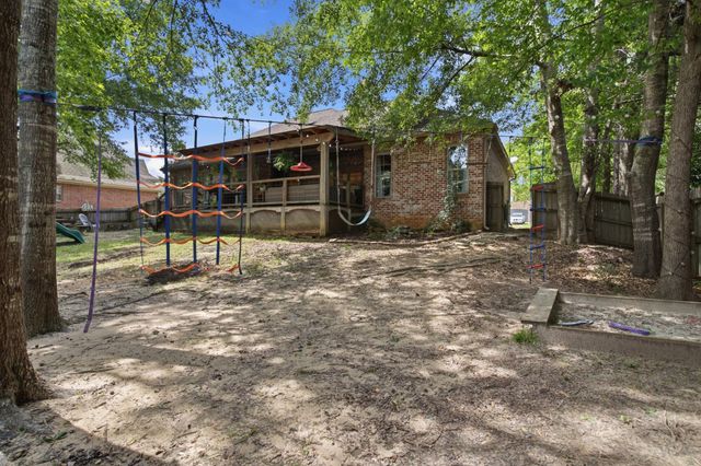 15 W Donnington, Hattiesburg, MS 39402