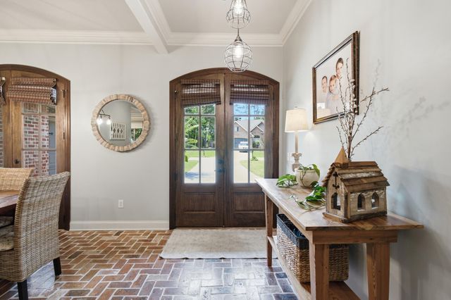 15 W Donnington, Hattiesburg, MS 39402