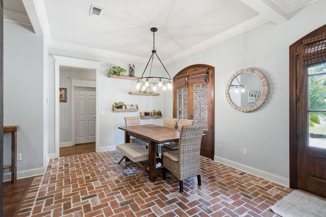15 W Donnington, Hattiesburg, MS 39402