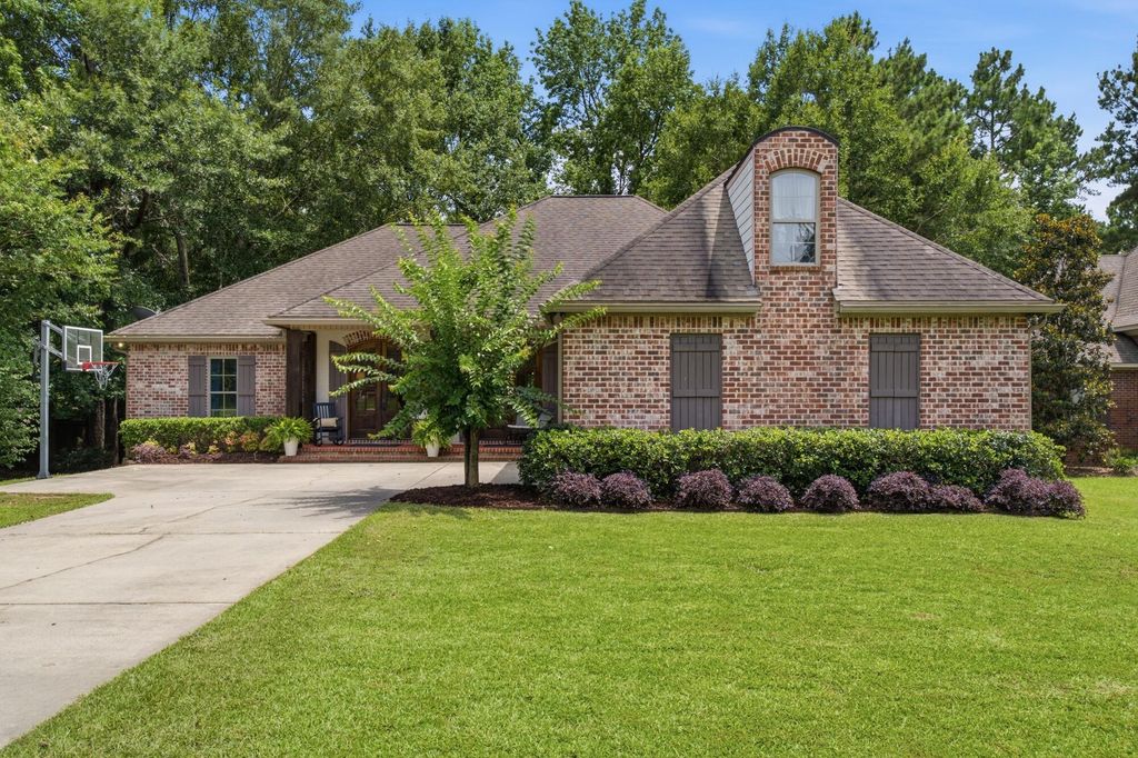 15 W Donnington, Hattiesburg, MS 39402
