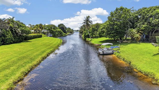 716 LAKE WELLINGTON Drive, Wellington, FL 33414