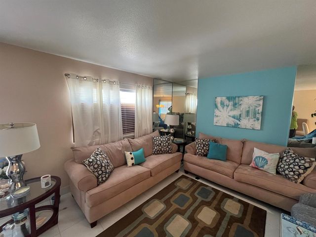 210 Valencia I, Delray Beach, FL 33446