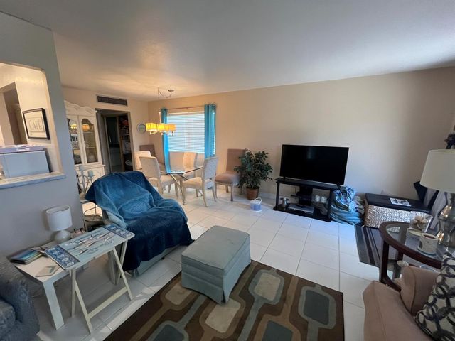 210 Valencia I, Delray Beach, FL 33446