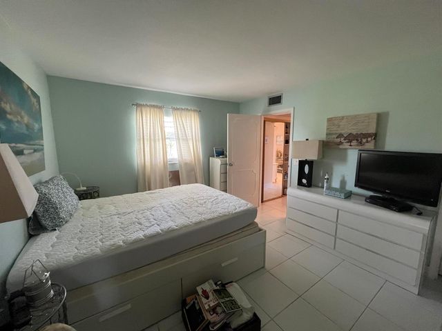 210 Valencia I, Delray Beach, FL 33446