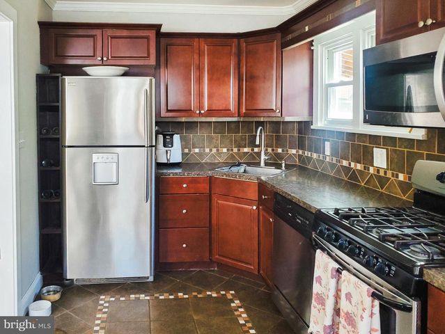 9 W GARRISON RD, Brookhaven, PA 19015
