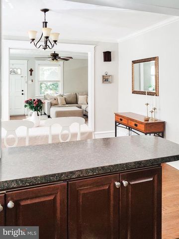 9 W GARRISON RD, Brookhaven, PA 19015