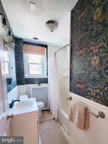 9 W GARRISON RD, Brookhaven, PA 19015