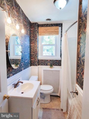 9 W GARRISON RD, Brookhaven, PA 19015